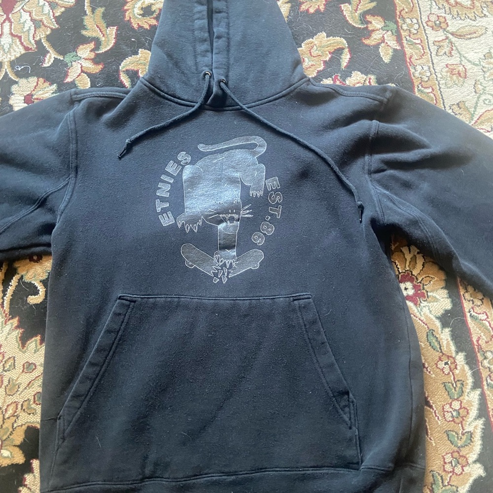 Etnies small black skate sweatshirt (too small for me decided to sell)